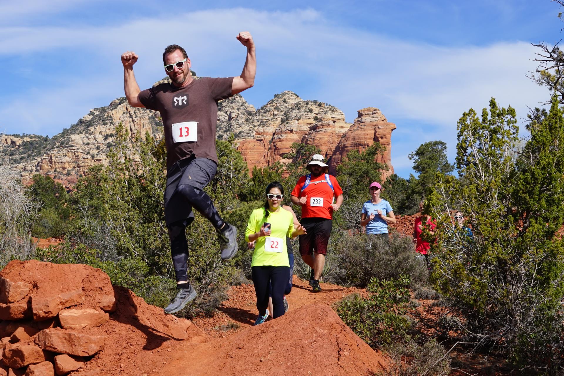 runners on trail